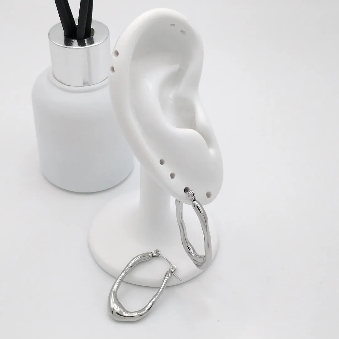 Arracada Irregular Lisa 33mm Plateado